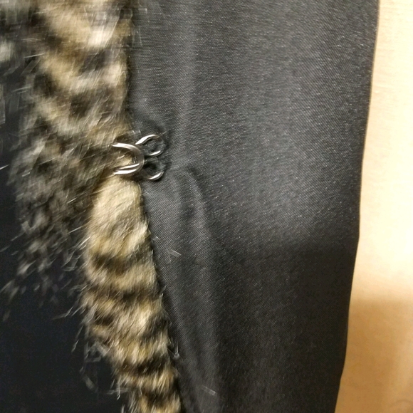 Vest. - Picture 1 of 6